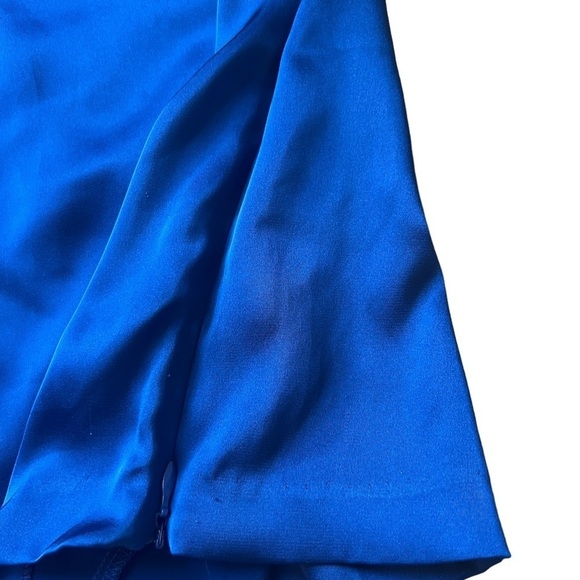 🔥3/$15 New York and Company Royal Blue top M - Picture 3 of 7